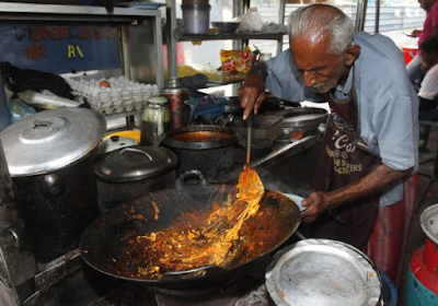 Kisah Pak Cik 92 Tahun Jual Mi Goreng RM2.50 Jadi Viral