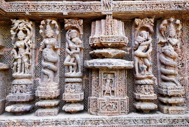 Naga elements and erotic sculptures on the walls of the Konarak Sun Temple