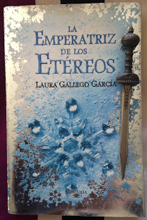 Portada del libro La emperatriz de los etéreos, de Laura Gallego