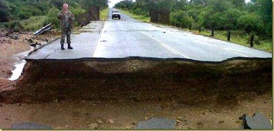 Mohlabetsi road bridge to Hoedspruit 1