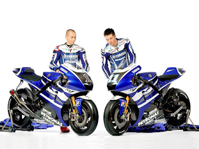 Yamaha_Factory_Racing_YZR-M1_2011_06_1280x960