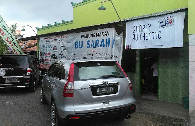 Warung Bu Sarah yang berada di Jalan Tunggul Wulung 59113, Kecamatan Pati, Kabupaten Pati, Jawa Tengah. (foto direktorijateng.com)