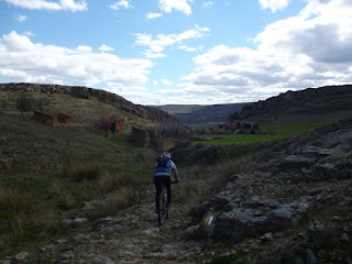 Descenso al despoblado de Pardos