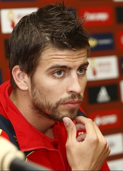 Pique urges Torres to leave