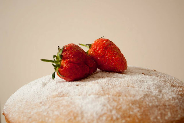 strawberries, cream, cake, recipe, blog, blogger, uk, lifestyle, mascapne, food