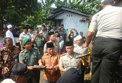 Kapolres Metro Tangerang Kota Bedah Rumah Marbot Di Desa Kayu Agung