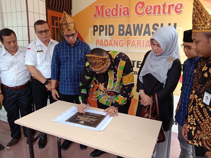Komisioner Bawaslu Republik Indonesia Fritz Edwar Siregar Resmikan PPID Bawaslu Padang Pariaman