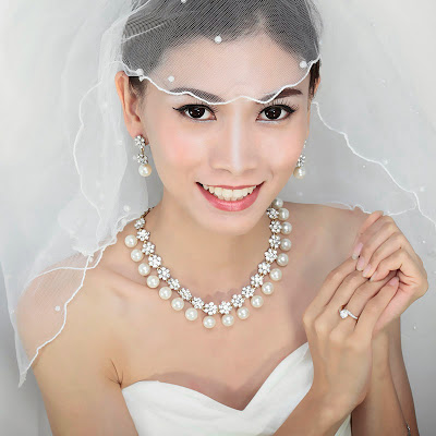 http://www.okajewelry.com/product/2121/White-Pearl-Wedding-Jewelry-Sets-Rhinestone-Flower.html