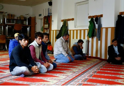  In Germany, Syrians find mosques .