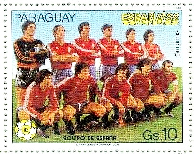 SELECCIÓN DE ESPAÑA. Temporada 1981-82. Arconada, Perico Alonso, Alexanco, Tendillo, Gordillo, Camacho. Saura, Víctor, Satrústegui, Zamora y Quini. Sello de Paraguay dedicado a la Selección Española con motivo del Mundial España '82. SELECCIÓN DE ESPAÑA 2 SELECCIÓN DE BÉLGICA 0. 16/12/1981. Partido internacional amistoso. Valencia, España, estadio Luis Casanova. GOLES: 1-0: 7’, Satrústegui. 2-0: 87’, Satrústegui.