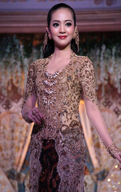 15 Model Kebaya Kartini  Modern yang Paling Banyak Dicari gebeet com