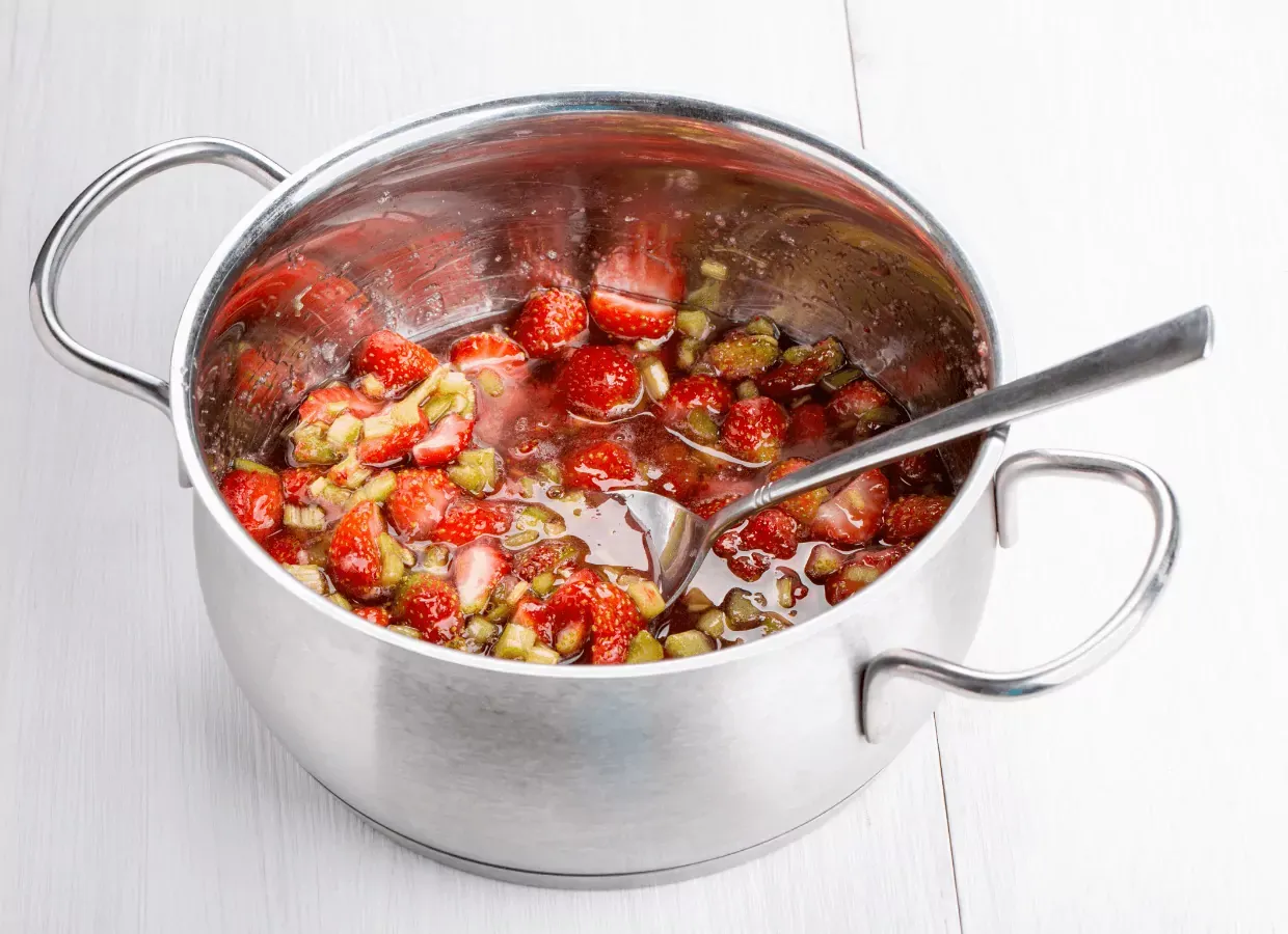 Strawberry and rhubarb mixture contains brown syrup in bowl