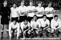 REAL SANTANDER S. D. - Santander, España - Temporada 1969-70 - Corral, Chinchón, Argoitia, Pepín, Zoco y Chisco; Aguilar, Santi, Cabello, Portu II e Isidro - REAL SANTANDER 1 (Aguilar), C. D. ILICITANO 0 - 07/07/1970 - Promoción de ascenso a 2ª División, partido de desempate - Madrid, estadio Santiago Bernabeu - El Santander consigue el ascenso a 2ª División