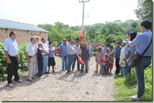 7-08-2013 banderazo de inicio de la pavimentacion de calle en cacahuananche 2