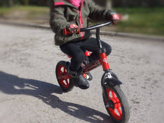 Como enseñar a montar en bici a un niño pequeño. Parte 1