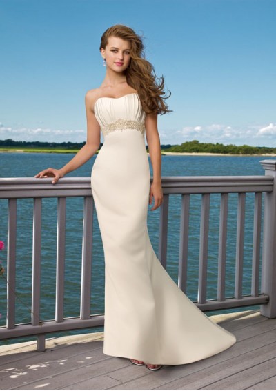 This is a simple strapless wedding dresses design and this will set away a
