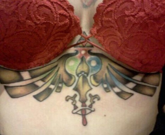 colorido_zelda_tatuagem_sob_mama