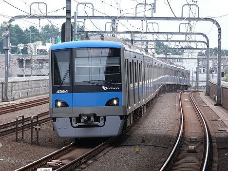 【ダイヤ改正でも日中設定なし】4000形の急行　相模大野行きが日中運行