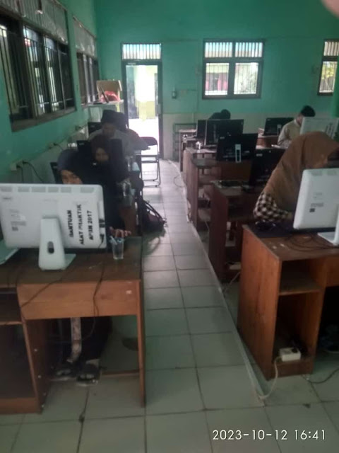 Kursus Diamond SMKN 2 Simpang Empat LKPK Multi Komputer Kursus Komputer di Batulicin Tanah Bumbu Kalimantan Selatan