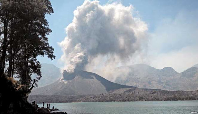 GUNUNG BERAPI PALING AKTIF DI INDONESIA