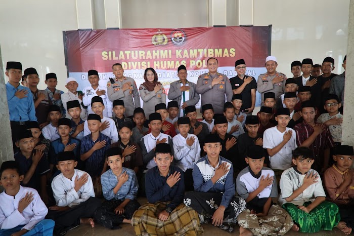 Bidhumas Polda Banten Dampingi Tim Divhumas Polri Sosialisasi Kontra Radikal di Ponpes Al-Iman