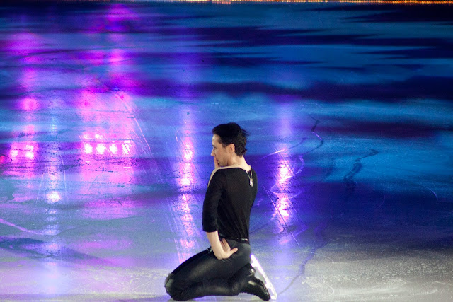 Johnny Weir. Photo © Paula Hughes @ Binky's Johnny Weir Blog.