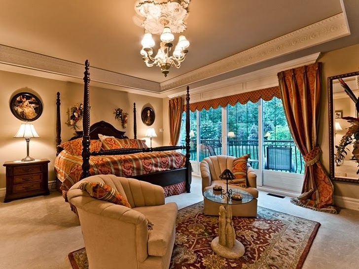 Bedroom in Outstanding custom built house in Canada
