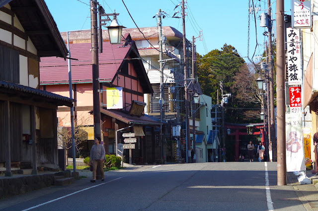 前往【彌彥神社】的參道