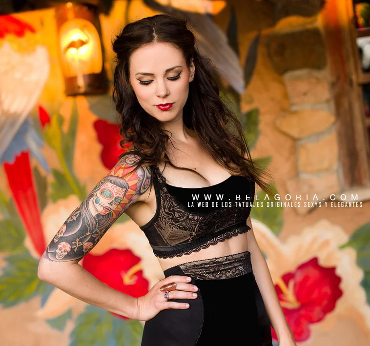 fotos de mujeres tatuadas con diseños originales
