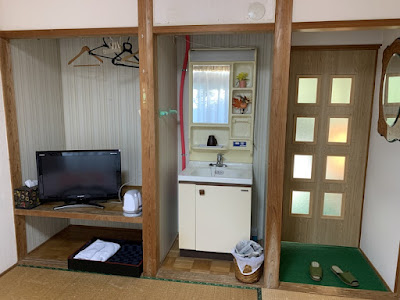 部屋に洗面台付き