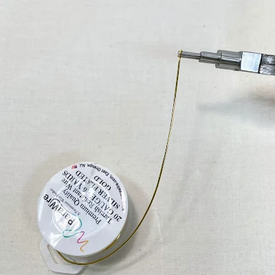 Making a simple loop with wire on the spool
