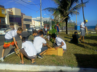 Bairro-Escola do Rio Vermelho ocupando a praça com arte e criatividade