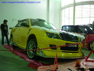 Dancing Waja autoshow car