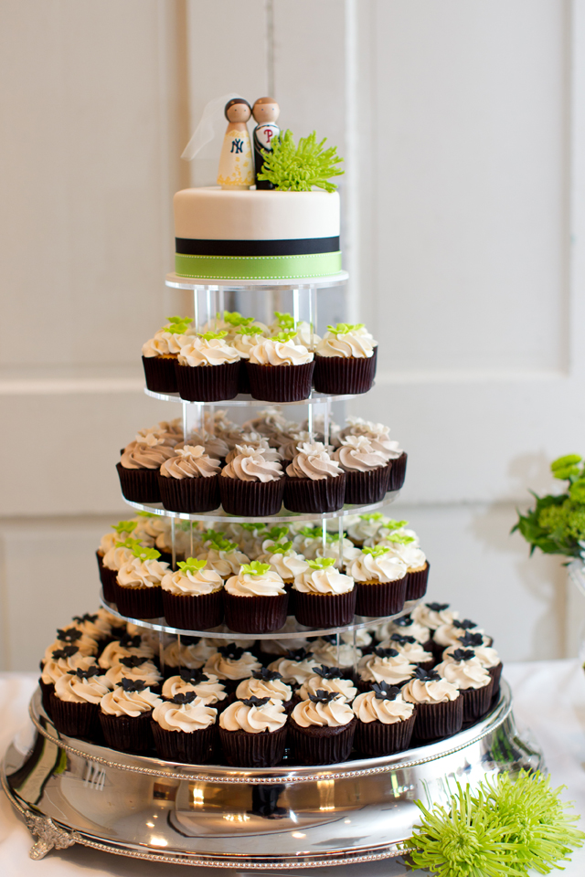 The wedding colors included apple green black and white