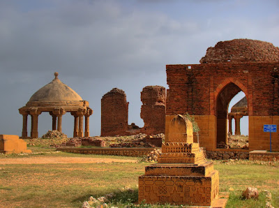 Makli Hill Pakistan Wallpapers