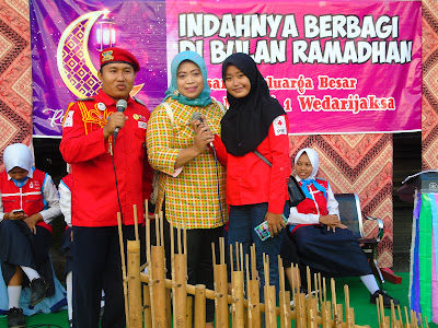 PMR SMPN 1 WEDARIJAKSA BAGI-BAGI TAKJIL GRATIS