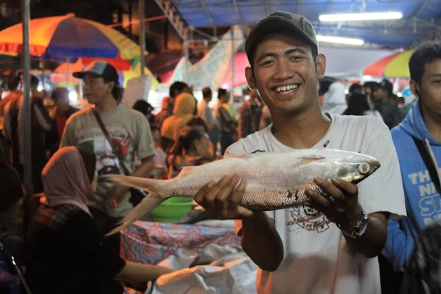 Pasar Bandeng, Merawat Warisan Wali Hingga Kemandirian Ekonomi Masyarakat Pesisir