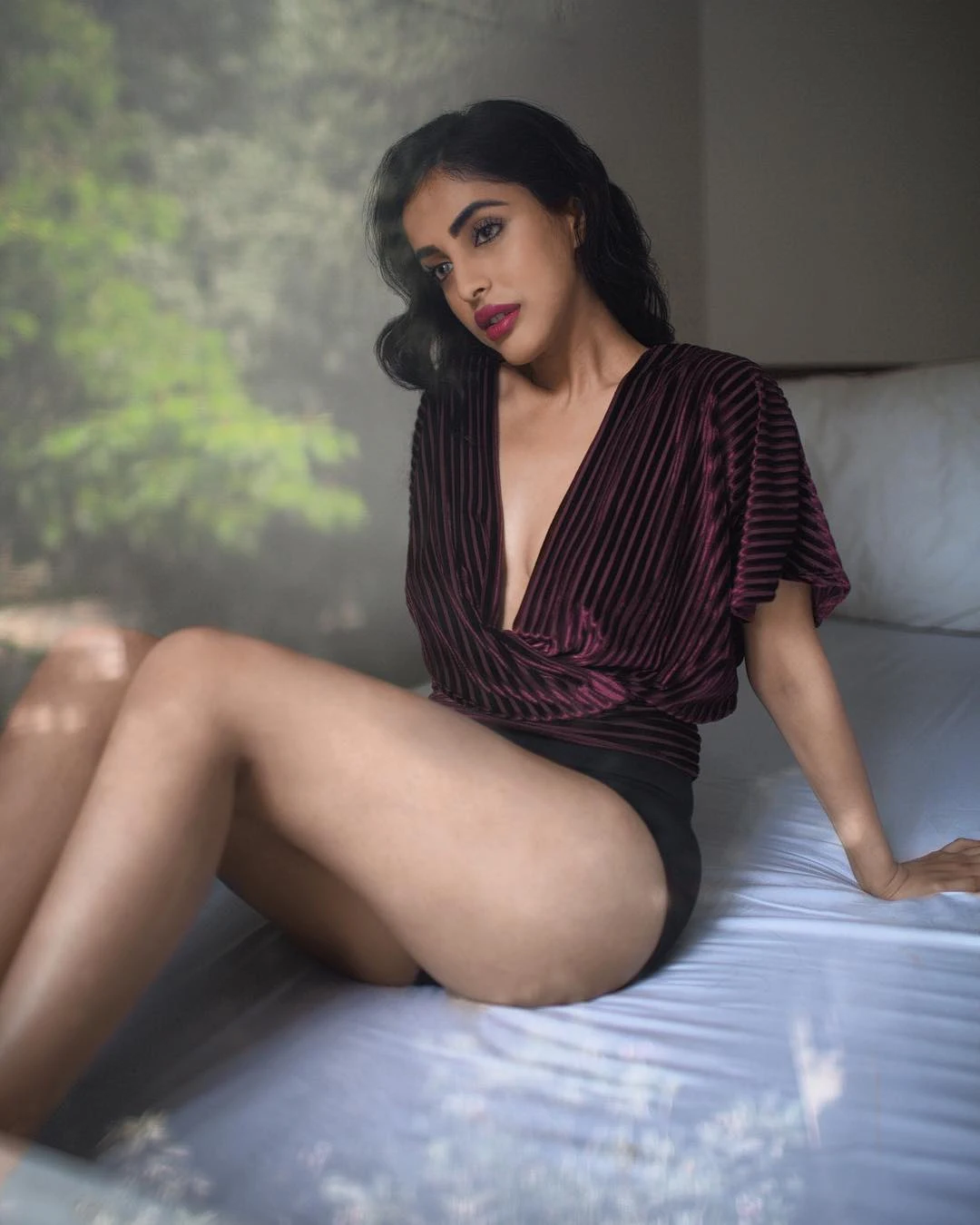 priya banerjee sexy legs hot actress hello mini bekaaboo