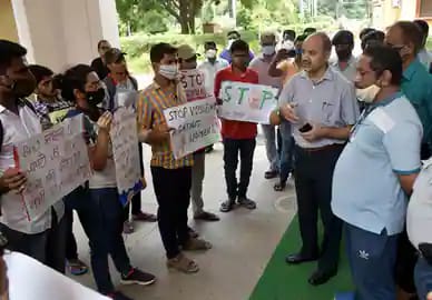 वाराणसी: यौन हिंसा के खिलाफ बीएचयू में विद्यार्थियों का प्रदर्शन