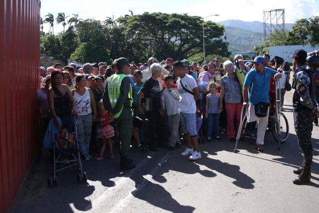 VENEZUELA: venezolanos aliviaron un poco sus penurias con la reapertura parcial de los puentes fronterizos con Colombia.