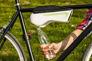 Fontus Bicycle-Mounted Bottle System produces drinking water from humidity in air 