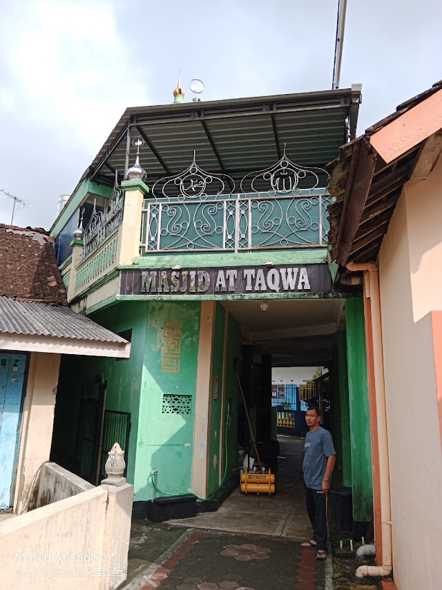 Aksi bersih Masjid At Taqwa, Gelangan, Magelang