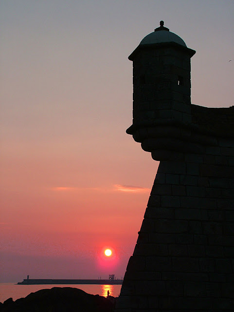 torre do forte do Castelo do Queijo e o pôr do sol