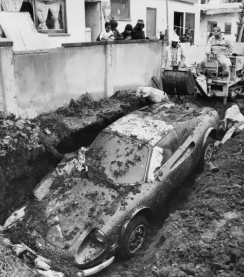 Ferrari ήταν θαμμένη σε αυλή σπιτιού από το 1974  (ΦΩΤΟ)
