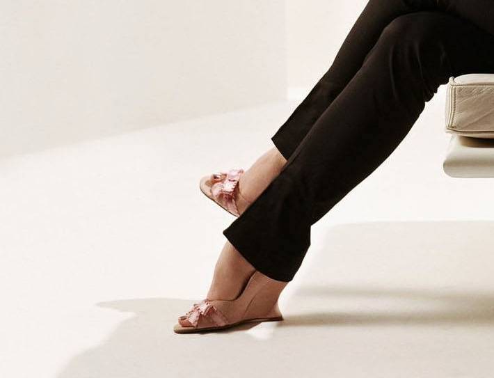 Erica Durance Feet Legs And Shoes Photos