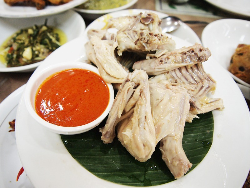 AYAM POP RUMAH MAKAN FAMILY BENTENG - BUKITTINGGI : Masakan Ayam Dengan
