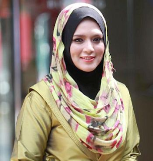 Foto Artis Wanita Cantik Berjilbab Malaysia