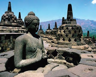 patung budha dan stupa