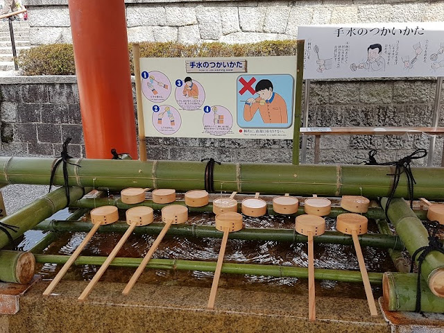 kyoto fushimi inari shrine purification fountain