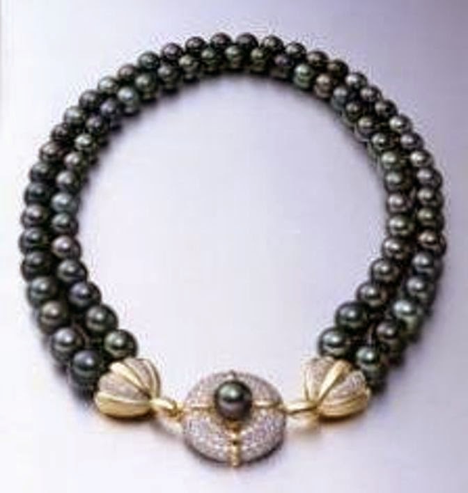 black pearl necklaces with pendants